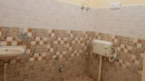 Bathroom in 3 BHK Apartment at Hazratganj – for Rent