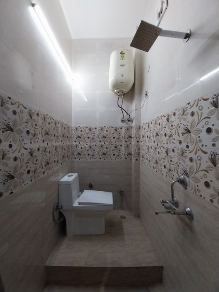 Bathroom, sector 31 3 Bedroom 2000 Sq.Ft. Builder Floor In Sector 31 Gurgaon 10184350