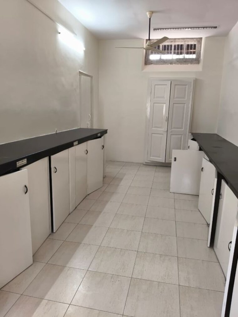 Balcony, tophakhana Commercial Office Space 750 Sq.Ft. In Tophakhana Pune 10184490