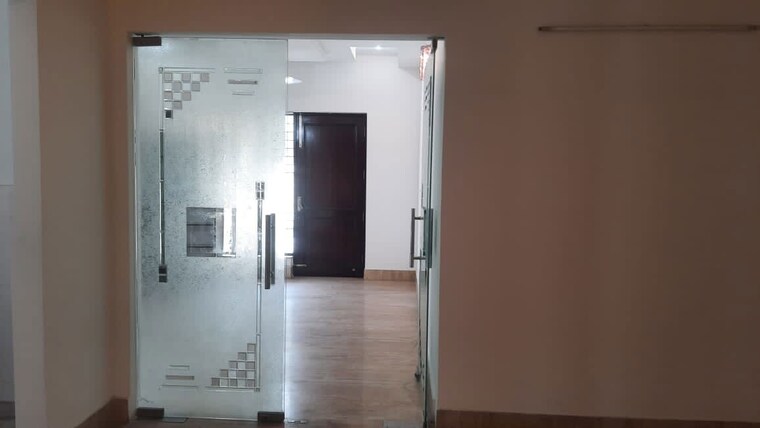 Room, bptp-parkland 3 Bedroom 250 Sq.Yd. Independent House In Sector 75 Faridabad 10184581