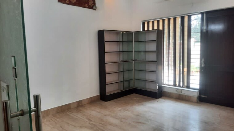 Room, bptp-parkland 3 Bedroom 250 Sq.Yd. Independent House In Sector 75 Faridabad 10184581