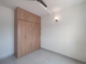 Room in 3 BHK Apartment at Prestige Fontaine Bleau, Whitefield – for Rent