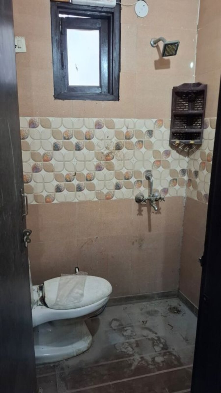 Bathroom, jawahar park 2 Bedroom 450 Sq.Ft. Builder Floor In Jawahar Park Delhi 10184385