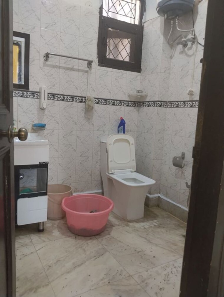 Bathroom, neb sarai 2 Bedroom 850 Sq.Ft. Builder Floor In Neb Sarai Delhi 10184602