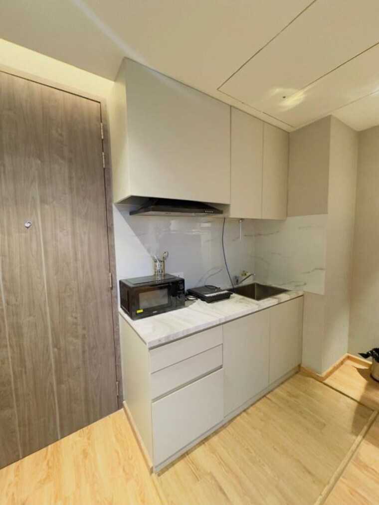 Kitchen, ireo-victory-valley 4 Bedroom 2000 Sq.Ft. Apartment In Sector 67 Gurgaon 10184548