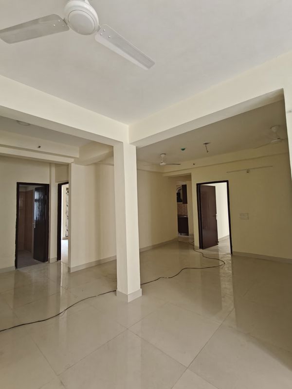 4 BHK + Servant Room Apartment For Rent in Amrapali Heartbeat City