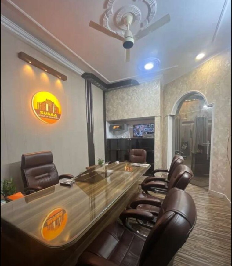  Parking, butler colony Commercial Office Space 1250 Sq.Ft. In Butler Colony Lucknow 10184735