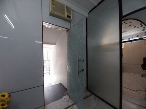 Building Lobby in 3 BHK Builder Floor at Sector 31 – for Rent