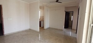Room in 3 BHK Apartment at Amrapali Golf Homes, Sector 4 Greater Noida – for Rent