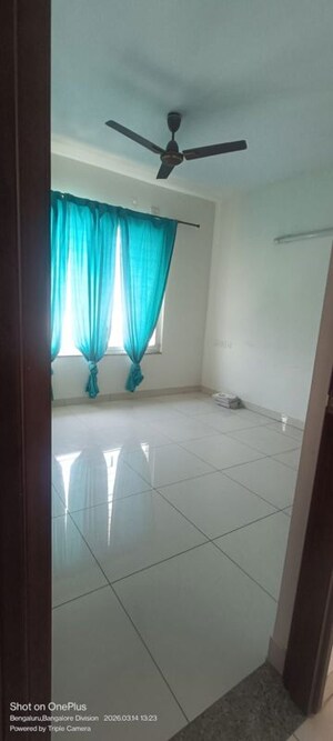 Room in 2 BHK Apartment at Puravankara Palm Beach, Hennur – for Rent