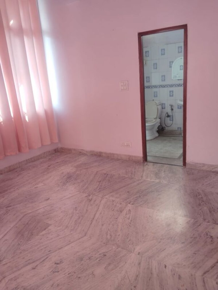 Room, greater kailash ii 2 Bedroom 200 Sq.Yd. Builder Floor In Greater Kailash ii Delhi 10184970