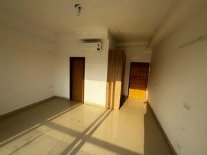 Room in 4 BHK Apartment at SS Linden, Sector 84 – for Rent