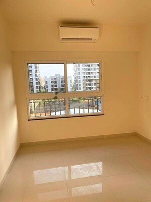 Room in 3 BHK Apartment at Godrej Infinity, Keshav Nagar – for Rent