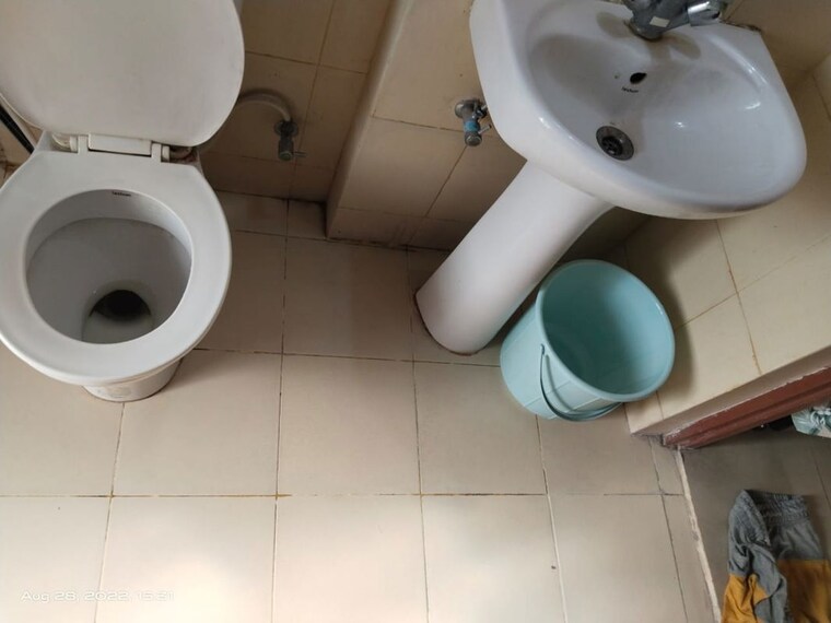 Bathroom, amrapali-golf-homes 2 Bedroom 945 Sq.Ft. Apartment In Sector 4 Greater Noida Greater Noida 10185160