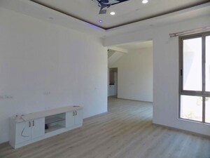 Room in 3 BHK Villa at Hiranandani The Villas, Devanahalli – for Rent