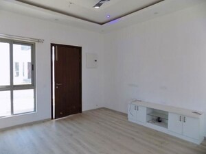 Room in 3 BHK Villa at Hiranandani The Villas, Devanahalli – for Rent