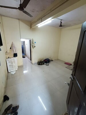 Room in 1 BHK Apartment at Ganga Darshan CHS, Versova – for Rent