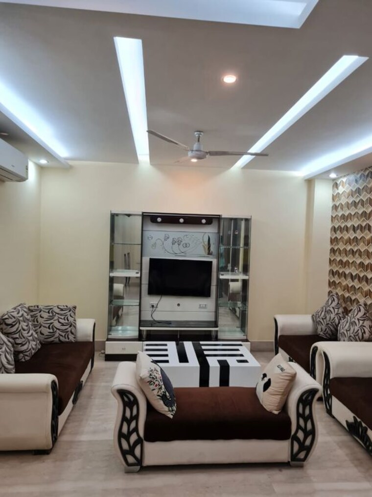 Master Bedroom, nehru enclave 3 Bedroom 200 Sq.Yd. Builder Floor In Nehru Enclave Delhi 10185247