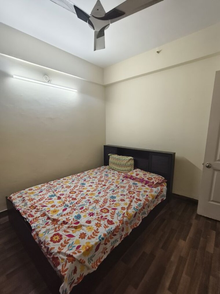 Bedroom, paras-tierea 2.5 Bedroom 1195 Sq.Ft. Apartment In Sector 137 Noida 10185322