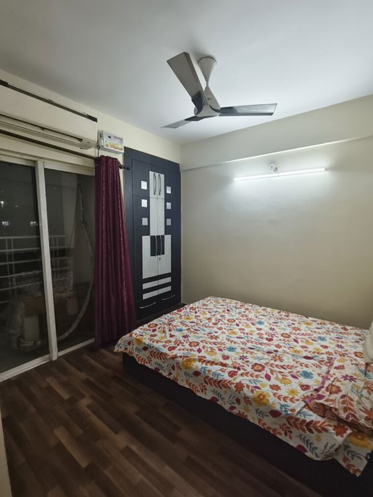 Bedroom, paras-tierea 2.5 Bedroom 1195 Sq.Ft. Apartment In Sector 137 Noida 10185322