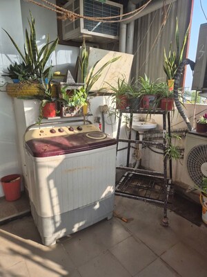 Team Area in 1 BHK Builder Floor at Gomti Nagar – for Rent