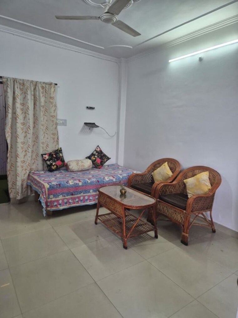 Living Room, gomti nagar 1 Bedroom 800 Sq.Ft. Builder Floor In Gomti Nagar Lucknow 10185344