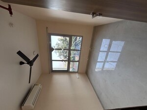 Room in 2 BHK Apartment at Piramal Vaikunth, Balkum Pada – for Rent