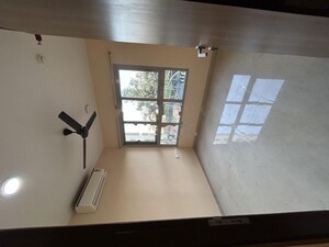 Room in 2 BHK Apartment at Piramal Vaikunth, Balkum Pada – for Rent