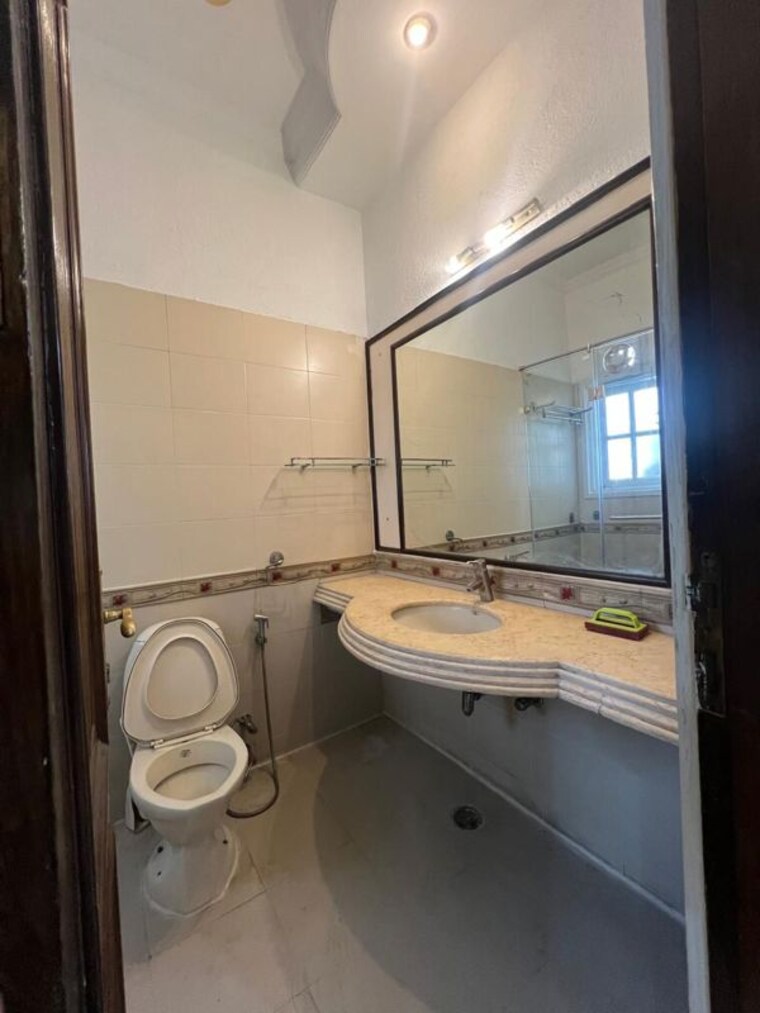 Kitchen, chittaranjan park 3 Bedroom 248 Sq.Yd. Builder Floor In Chittaranjan Park Delhi 10185435