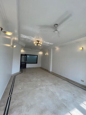 Room in 3 BHK Builder Floor at Chittaranjan Park – for Rent