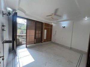 Room in 3 BHK Builder Floor at Chittaranjan Park – for Rent