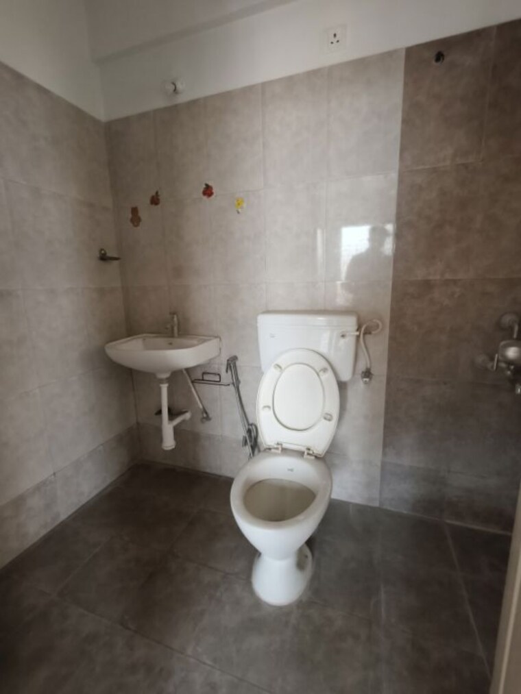 Bathroom, kolte-patil-margosa-heights 3 Bedroom 1600 Sq.Ft. Apartment In Mohammadwadi Pune 10185559