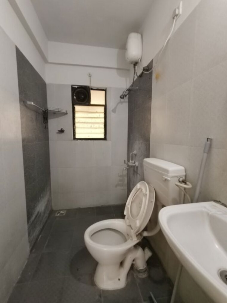 Bathroom, kolte-patil-margosa-heights 3 Bedroom 1600 Sq.Ft. Apartment In Mohammadwadi Pune 10185559