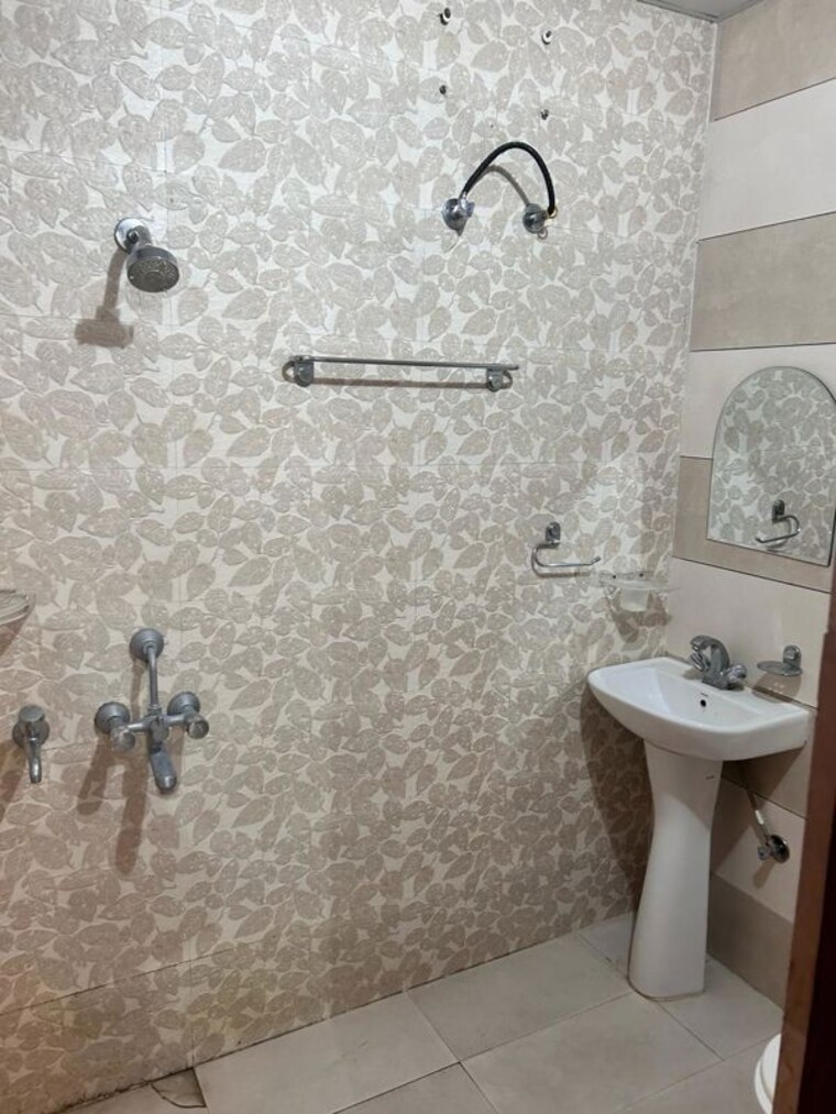 Bathroom, lohgarh 3 Bedroom 1350 Sq.Ft. Apartment In Lohgarh Zirakpur 10185573