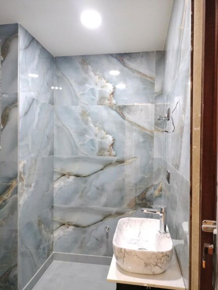 Bathroom, sector 4 dwarka 2 Bedroom 1100 Sq.Ft. Apartment In Sector 4 Dwarka Delhi 10185544