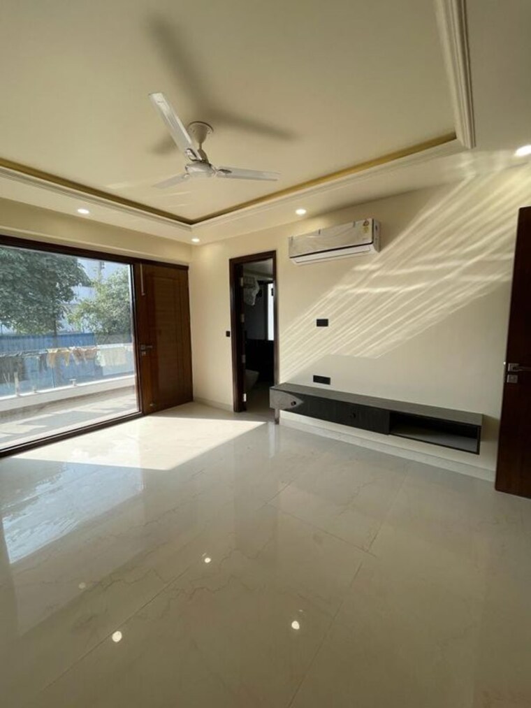 Room, sector 85 4 Bedroom 500 Sq.Yd. Builder Floor In Sector 85 Faridabad 10185442