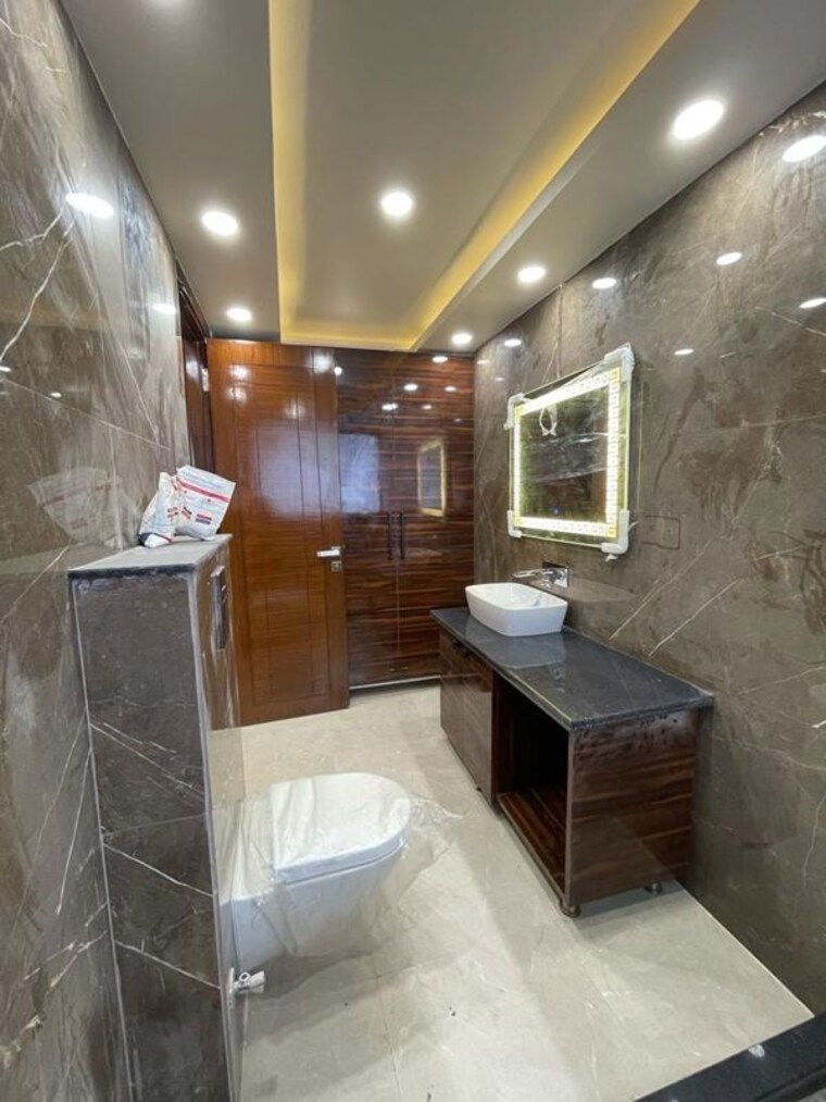 Bathroom, sector 85 4 Bedroom 500 Sq.Yd. Builder Floor In Sector 85 Faridabad 10185442