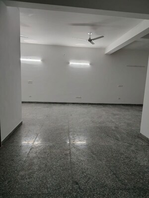 Room in 5 BHK Builder Floor at South Extension ii – for Rent