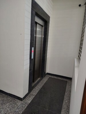 Lift in 5 BHK Builder Floor at South Extension ii – for Rent