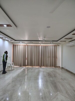 Living Room in 5 BHK Builder Floor at South Extension ii – for Rent