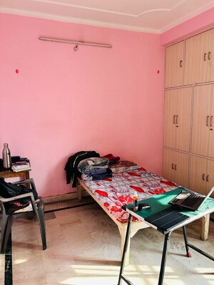 Bedroom in 3 BHK Apartment at Silver Line H Block, Chinhat – for Rent
