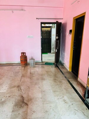 Room in 3 BHK Apartment at Silver Line H Block, Chinhat – for Rent