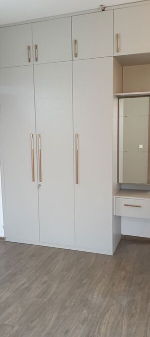 Furnished Amenities in 3.5 BHK Apartment at Smart World Gems, Sector 89 – for Rent