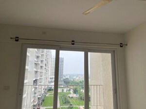 Room in 2 BHK Apartment at Godrej Aqua, International Airport Road – for Rent