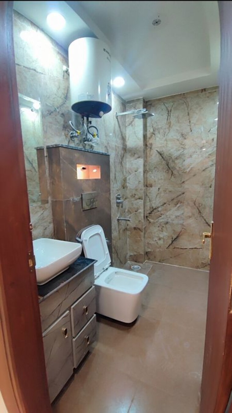 Bathroom, chattarpur 3 Bedroom 1700 Sq.Ft. Builder Floor In Chattarpur Delhi 10185785