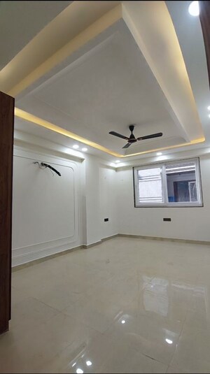 Room in 3 BHK Builder Floor at Chattarpur – for Rent