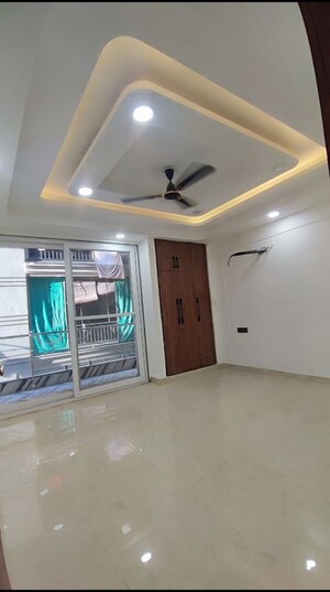 Room in 3 BHK Builder Floor at Chattarpur – for Rent