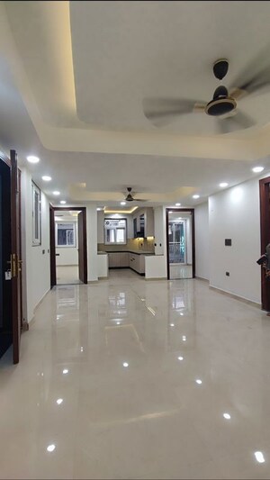 Room in 3 BHK Builder Floor at Chattarpur – for Rent