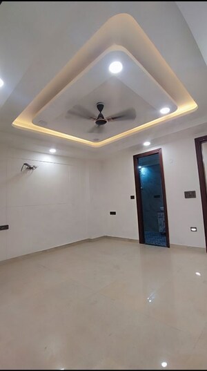 Room in 3 BHK Builder Floor at Chattarpur – for Rent