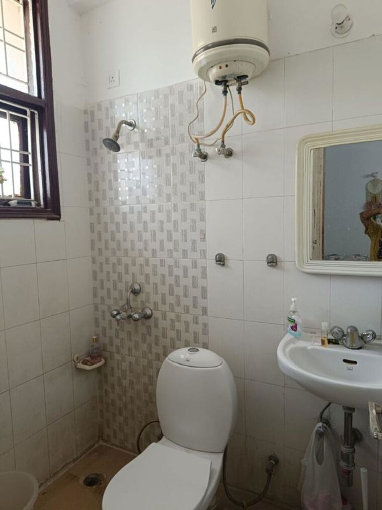 Bathroom, kohli-one-malibu-town 1 Bedroom 610 Sq.Ft. Builder Floor In Sector 47 Gurgaon 10185869